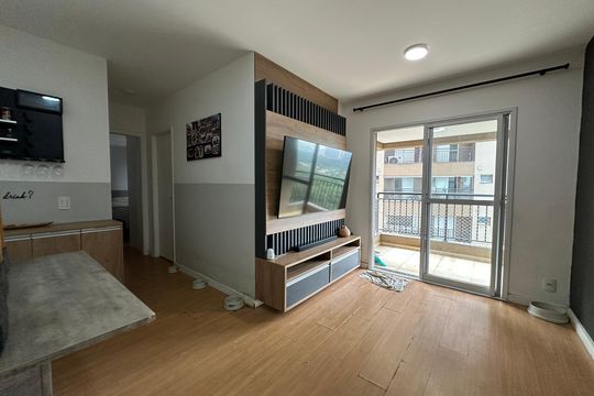 Apartamento para alugar com 2 quartos, 65m² em Jardim Tupanci, Barueri