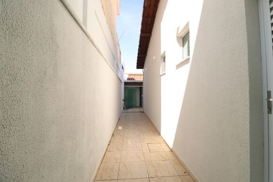 Corredor externo de casa para alugar com 3 quartos, 250m² em Cidade Jardim, Uberlândia
