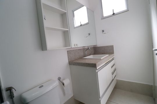 Banheiro do Quarto 3 de casa para alugar com 3 quartos, 250m² em Cidade Jardim, Uberlândia