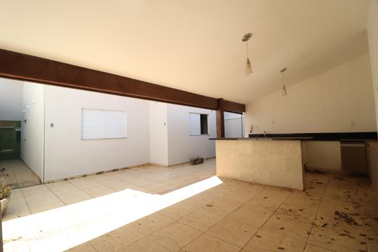 Varanda de casa para alugar com 3 quartos, 250m² em Cidade Jardim, Uberlândia