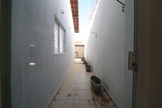Corredor externo de casa para alugar com 3 quartos, 250m² em Cidade Jardim, Uberlândia