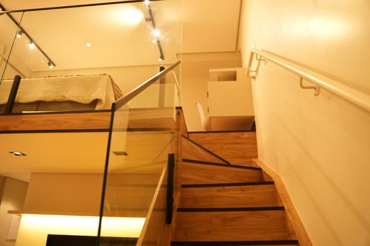 Escada de kitnet/studio para alugar com 1 quarto, 30m² em Perdizes, São Paulo