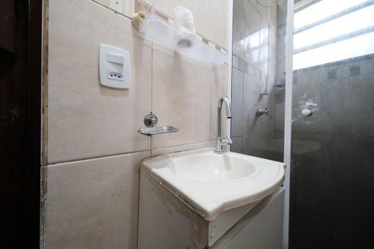 Banheiro de casa para alugar com 1 quarto, 67m² em Jardim Danfer, São Paulo