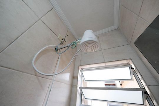 Banheiro de casa para alugar com 1 quarto, 67m² em Jardim Danfer, São Paulo