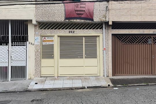 Fachada de casa à venda com 4 quartos, 144m² em Jardim Record, Taboão da Serra