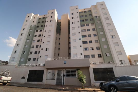 Fachada de apartamento para alugar com 2 quartos, 60m² em Brasil, Uberlândia