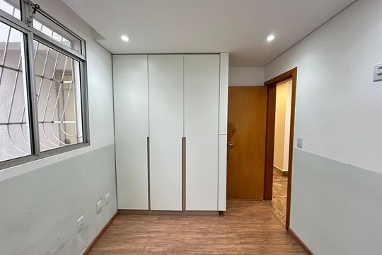 Apartamento à venda com 2 quartos, 130m² em Cabral, Contagem