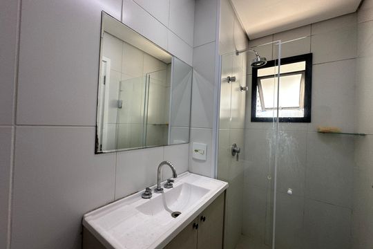 Banheiro de apartamento para alugar com 1 quarto, 38m² em Tamboré, Barueri
