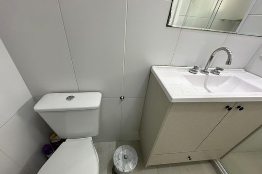 Banheiro de apartamento para alugar com 1 quarto, 38m² em Tamboré, Barueri