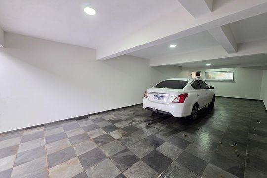 Garagem de casa à venda com 3 quartos, 188m² em Parque Marajoara, Santo André