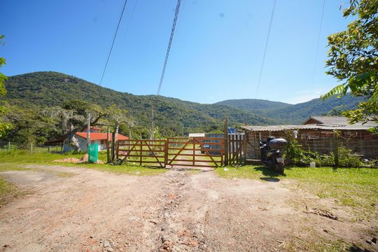 Fachada  de casa de condomínio para alugar com 2 quartos, 30m² em São João do Rio Vermelho, Florianópolis