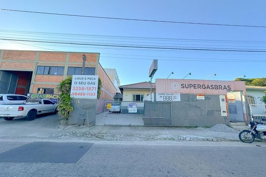 Fachada de casa para alugar com 3 quartos, 80m² em Serraria, São José
