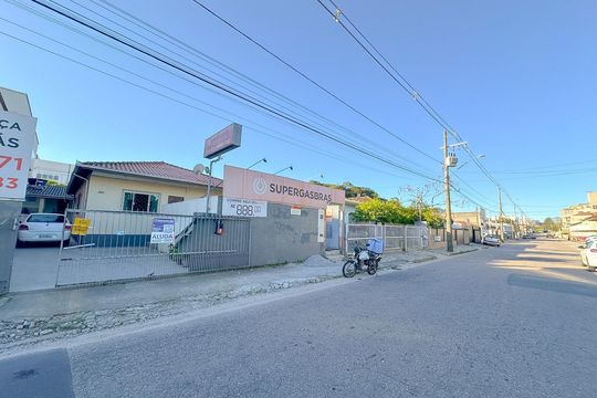Vista da Rua de casa para alugar com 3 quartos, 80m² em Serraria, São José