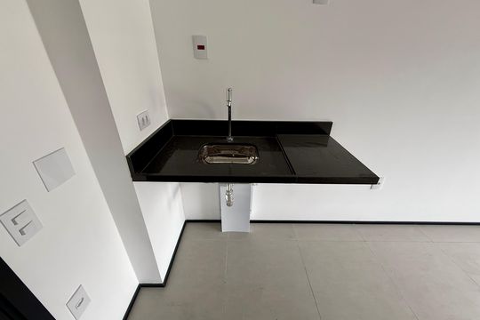 Cozinha  de kitnet/studio à venda com 1 quarto, 23m² em Santo Amaro, São Paulo