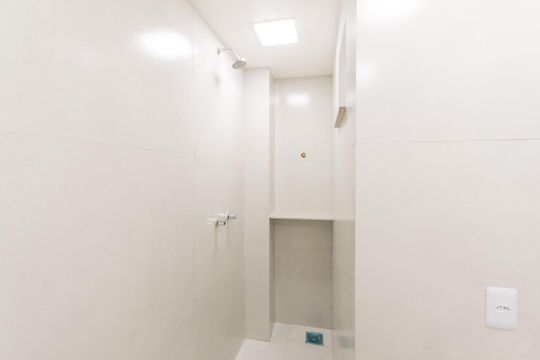Banheiro de apartamento para alugar com 2 quartos, 70m² em Maracanã, Rio de Janeiro