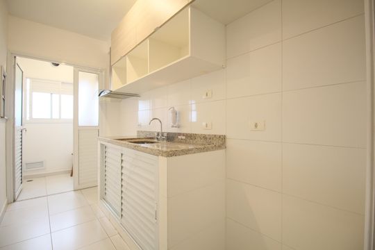 Cozinha de apartamento para alugar com 1 quarto, 54m² em Vila Andrade, São Paulo