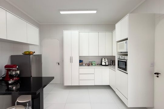 Cozinha de apartamento para alugar com 4 quartos, 220m² em Jardim Tejereba, Guarujá