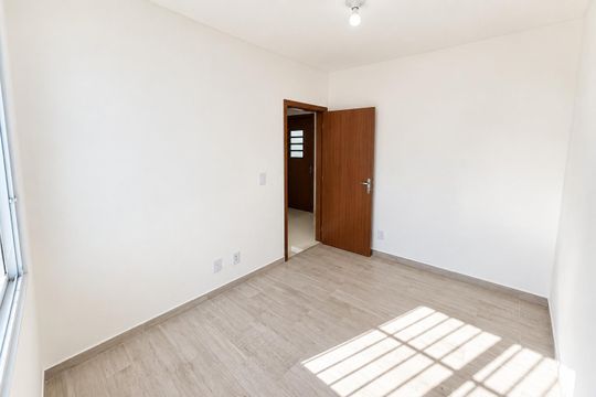 Quartos de apartamento para alugar com 2 quartos, 47m² em Nossa Chácara, Gravataí