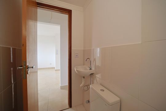 Banheiro de apartamento à venda com 2 quartos, 47m² em Vila Ré, São Paulo
