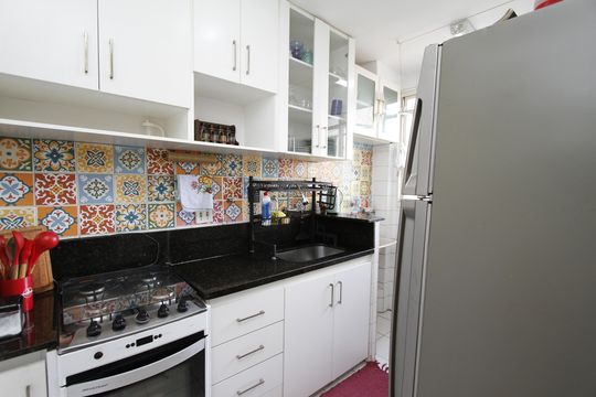 Cozinha de apartamento à venda com 2 quartos, 50m² em Jardim Montanhês, Belo Horizonte