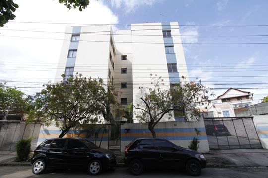Fachada de apartamento à venda com 2 quartos, 50m² em Jardim Montanhês, Belo Horizonte