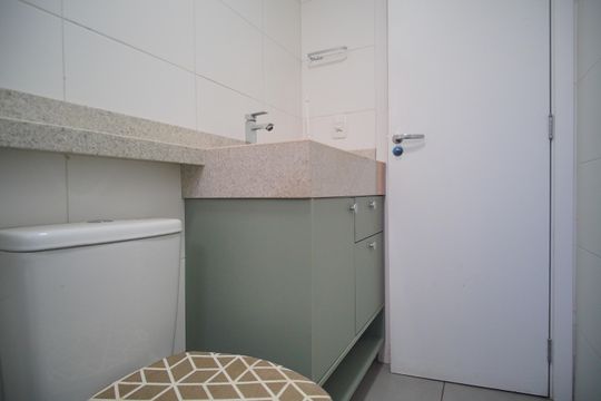 Banheiro de apartamento para alugar com 2 quartos, 52m² em Freitas, Sapucaia do Sul