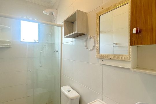 Banheiro de apartamento para alugar com 2 quartos, 65m² em Ingleses do Rio Vermelho, Florianópolis