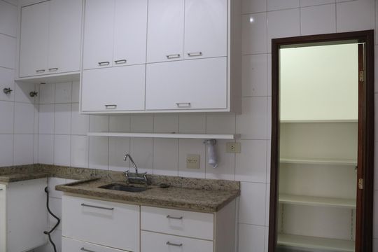 Cozinha de apartamento para alugar com 3 quartos, 106m² em Pompeia, São Paulo