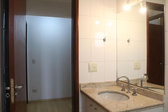 Banheiro 1 de apartamento para alugar com 3 quartos, 106m² em Pompeia, São Paulo