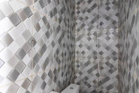 Banheiro de kitnet/studio para alugar com 0 quarto, 20m² em Jardim Adriana, Guarulhos