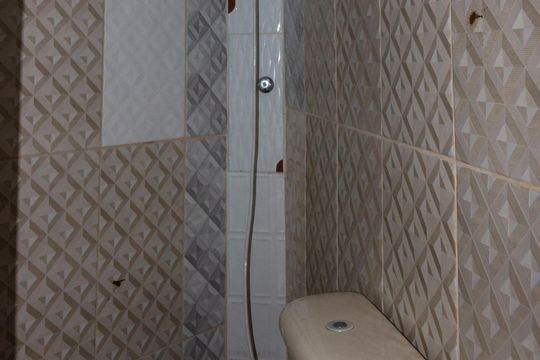 Banheiro de kitnet/studio para alugar com 1 quarto, 20m² em Jardim Adriana, Guarulhos