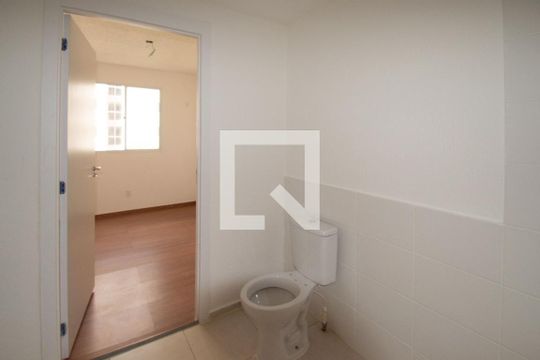 Banheiro de apartamento à venda com 1 quarto, 32m² em Q 402, Brasília