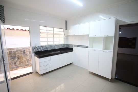 Cozinha de casa para alugar com 3 quartos, 180m² em Bairro da Glória, Contagem
