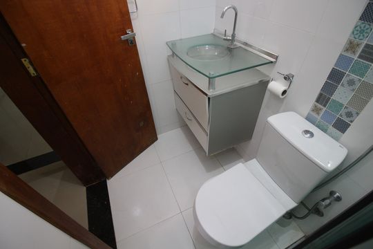 Banheiro de casa para alugar com 3 quartos, 180m² em Bairro da Glória, Contagem