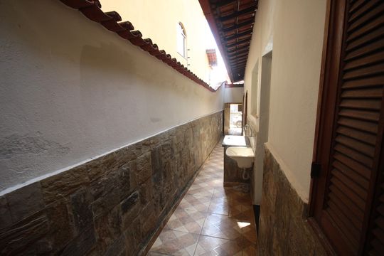 Quintal/Área de Serviço de casa para alugar com 3 quartos, 180m² em Bairro da Glória, Contagem