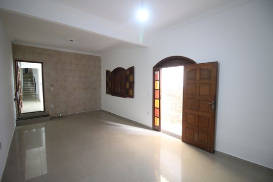 Casa para alugar com 3 quartos, 180m² em Bairro da Glória, Contagem