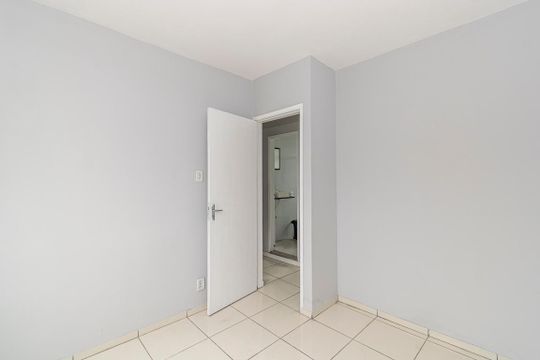 Quarto 2 de apartamento para alugar com 3 quartos, 74m² em Irajá, Rio de Janeiro