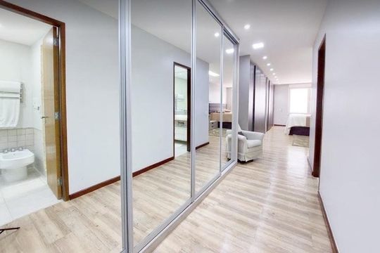 Corredor de casa para alugar com 3 quartos, 264m² em Cerqueira César, São Paulo