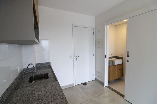 Cozinha de apartamento para alugar com 1 quarto, 32m² em Butantã, São Paulo