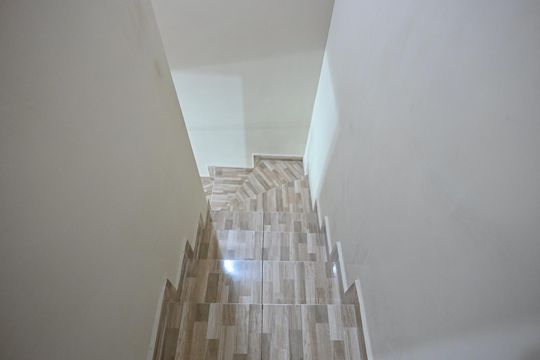 Escada de casa para alugar com 2 quartos, 90m² em Parque Pinheiros, Taboão da Serra