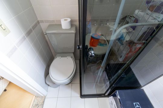 Banheiro da Suíte de apartamento para alugar com 2 quartos, 63m² em Vila Guarani, São Paulo