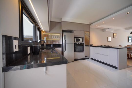 Cozinha  de casa para alugar com 3 quartos, 140m² em Lagoa da Conceição, Florianópolis