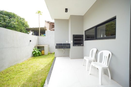 Área externa/Churrasqueira  de casa para alugar com 3 quartos, 140m² em Lagoa da Conceição, Florianópolis