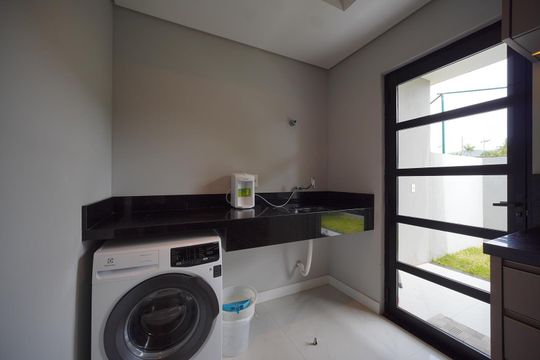 Área de Serviço  de casa para alugar com 3 quartos, 140m² em Lagoa da Conceição, Florianópolis