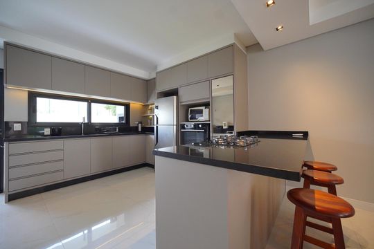 Cozinha  de casa para alugar com 3 quartos, 140m² em Lagoa da Conceição, Florianópolis