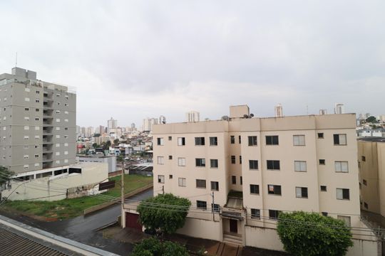 Vista de apartamento para alugar com 3 quartos, 100m² em Saraiva, Uberlândia