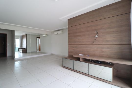 Sala de apartamento para alugar com 3 quartos, 100m² em Saraiva, Uberlândia