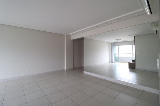 Apartamento para alugar com 3 quartos, 100m² em Saraiva, Uberlândia