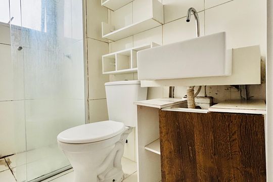 Banheiro  de apartamento à venda com 2 quartos, 54m² em Jardim Professor Benoa, Barueri