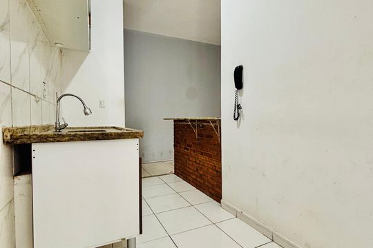 Cozinha  de apartamento à venda com 2 quartos, 54m² em Jardim Professor Benoa, Barueri